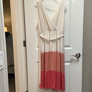 V neck color block sleeveless dress. Large